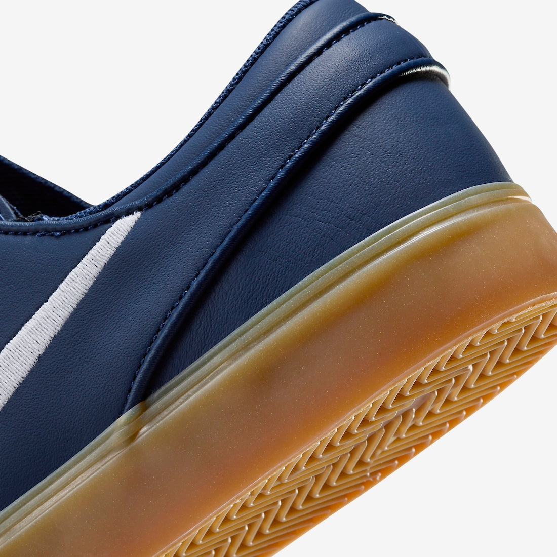 Nike-SB-Zoom-Janoski-OG-Navy-Gum